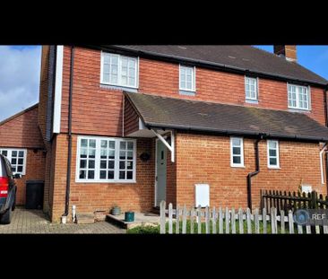 3 bedroom semi-detached house to rent - Photo 5