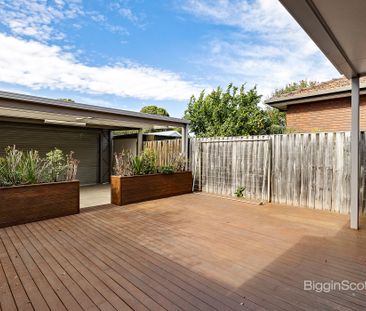 WELL PRESENTED 3 BEDROOM TOWNHOUSE - Photo 1