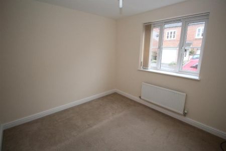 4 bedroom detached house to rent - Photo 4