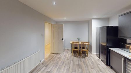 3 bedroom flat to rent - Photo 3