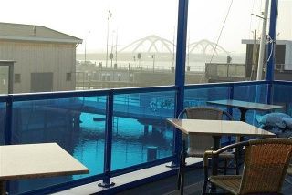 In Amsterdam on the waterfront a part of a fully furnished modern under architecture built studio in a watervilla to let. - Photo 5