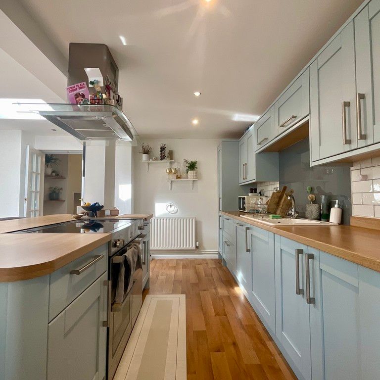 2 bedroom End Terraced House to let - Photo 1