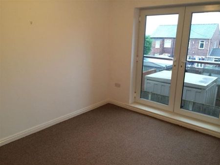 Harris Grange, Grange Park , St Helens - Photo 2