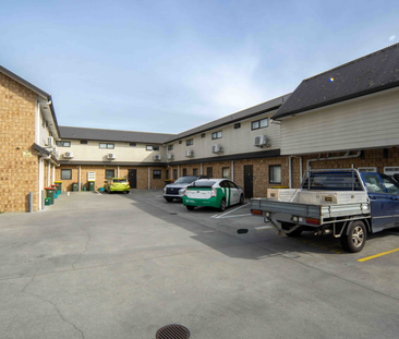 Apartment with easy walk to city centre - Photo 1