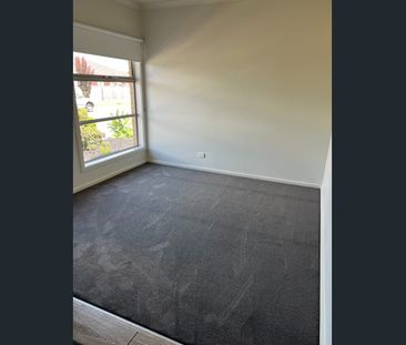 A Modern Home Designed for Easy Living in Point Cook - Photo 2