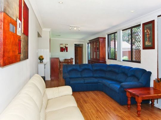 ***CENTRAL WEST TAMWORTH - Large Family Home - Photo 1