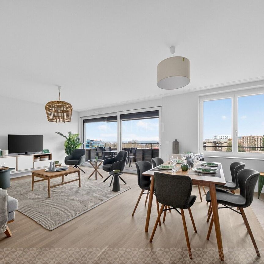 3.5 new rooms with loggia and balcony - Photo 1