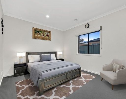 Large Spacious Family Home! - Photo 1