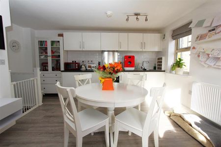 2 bedroom end of terrace house to rent - Photo 4