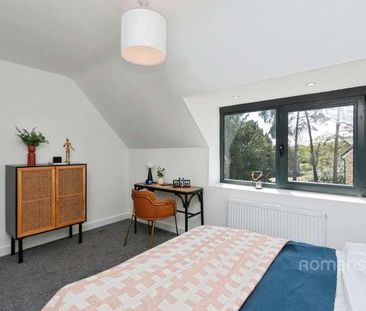 Sorrel Close, Farnborough, Hampshire, GU14 - Photo 4