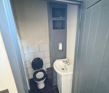 De La Pole Avenue, Hull - Photo 2