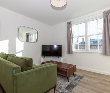 Blue Boar Street, Oxford - Photo 2