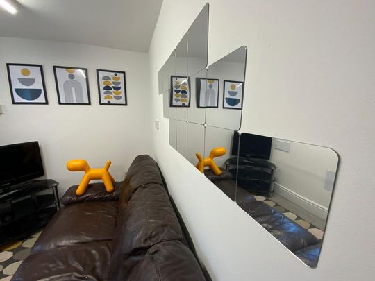 1 bedroom in a house share to rent - Photo 1