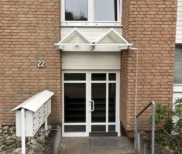 Helle Dachgeschosswohnung mit Tiefgaragenstellplatz - Foto 1