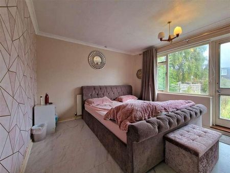 Chichester Close, Loughborough, Leicestershire, LE11 - Photo 3