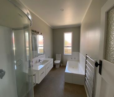 Avenue Road West,Hastings Central - Photo 3