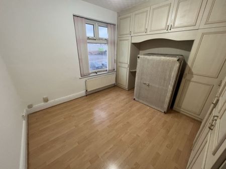 3 Bedroom Terraced - Photo 5