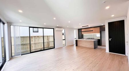 Stylish 4 Bedroom with Study Home in Prime Hillsborough Location - Photo 2