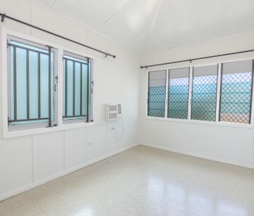 1/119 Eyre Street, North Ward - Photo 3