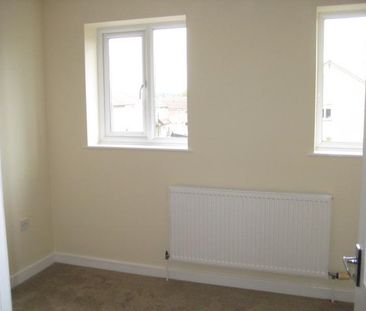 2 bedroom semi-detached house to rent - Photo 4