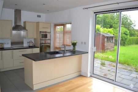 3 bedroom semi-detached house to rent - Photo 4