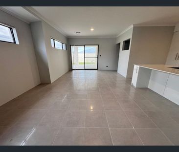 Spacious Seaside Living – Premium Rental Opportunity in WA 6037 - Photo 2