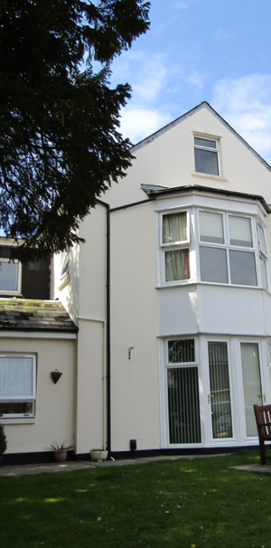 ***Apply on line *** Over 55’s Studio (bedroom and living room all in one) Ground floor, walk in shower. Norton (near Mumbles ) - Photo 2