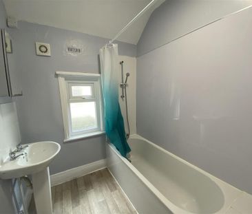 3 bedroom flat to rent - Photo 6