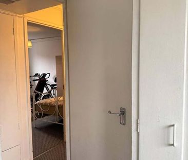 Room in a Shared Flat, Harts Lane, IG11 - Photo 3