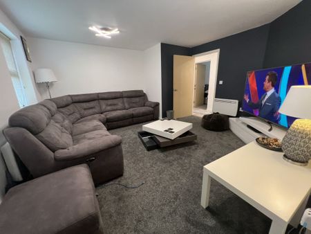 2 Bedroom Flat - Photo 3