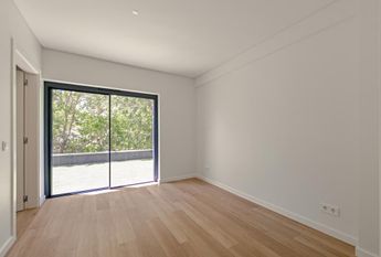 2 Bedroom Apartment with garden, Miraflores, Oeiras