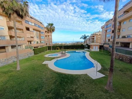 LONG TERM great 3 bedroom apartment for rent from 16/11/24 in Benalmadena - Photo 2