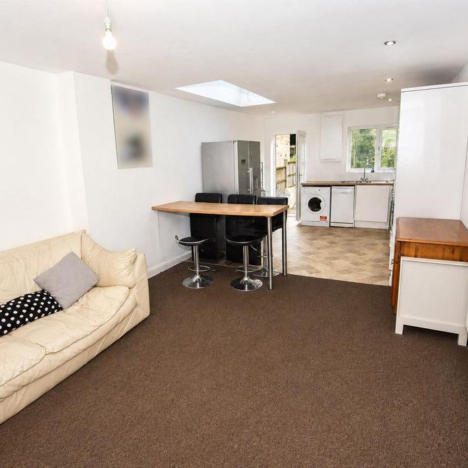 6 bedroom apartment to rent - Photo 1