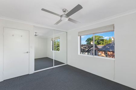 Oversized, Two Bedroom Apartment with Air-Conditioning - Photo 2