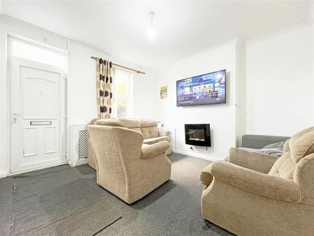 3 bedroom Terraced House to rent - Photo 4