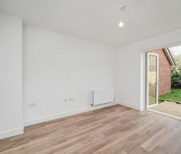 4 bedroom semi-detached house to rent - Photo 1