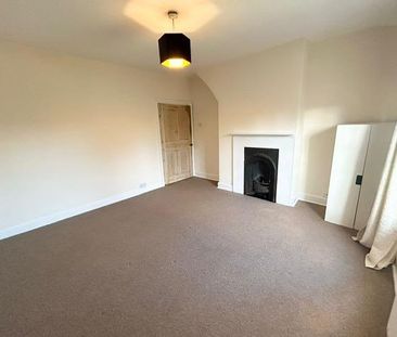 2 bedroom end of terrace house to rent - Photo 3