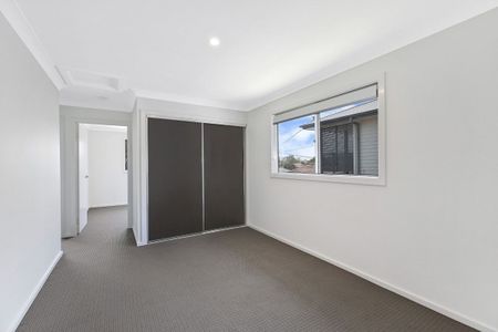 Free Standing Townhouse - Photo 3