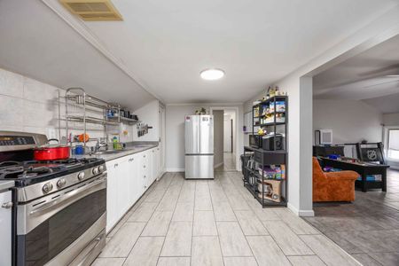 Charming All Inclusive Three Bedroom Apartment! - Photo 5