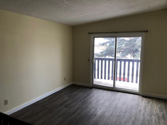 Newly Renovated 2-Bedroom Unit with In-Suite Laundry!! - Photo 1