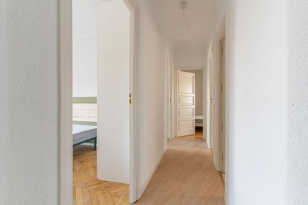 Spacious room on Avenida América with private terrace - Photo 3