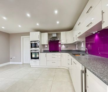 4 bedroom Detached House to let - Photo 5