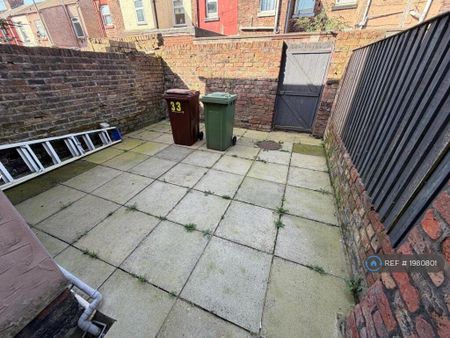 3 bedroom terraced house to rent - Photo 4