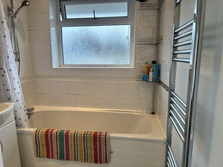 3 bedroom detached house to rent - Photo 5