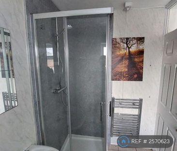 1 bedroom in a house share to rent - Photo 3