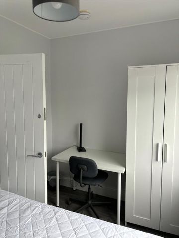 4 bedroom semi-detached house to rent - Photo 5