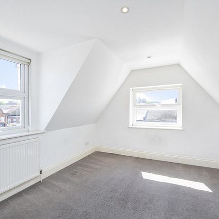 2 bedroom flat in Kingston upon Thames - Photo 4