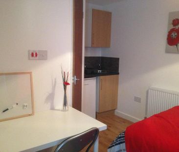 1 bedroom in a house share to rent - Photo 1