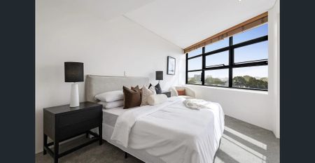 Sun-Drenched North-East Facing Apartment Overlooking Royal Randwick Racecourse, Heated Pool - Photo 4