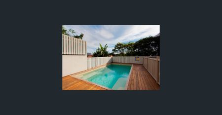 Spacious Fully Furnished Apartment - Prime Kelvin Grove Location - Photo 2